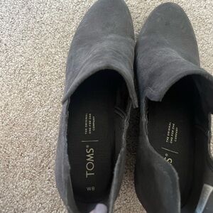 Tom’s Wedge booties